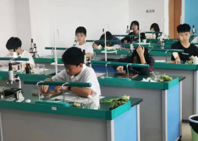 孩子生长的中心孩子的品格品德习惯等都是在家长教育中养成的 孩子生长的中心孩子的品格品德习惯等都是在家长教育中养成的