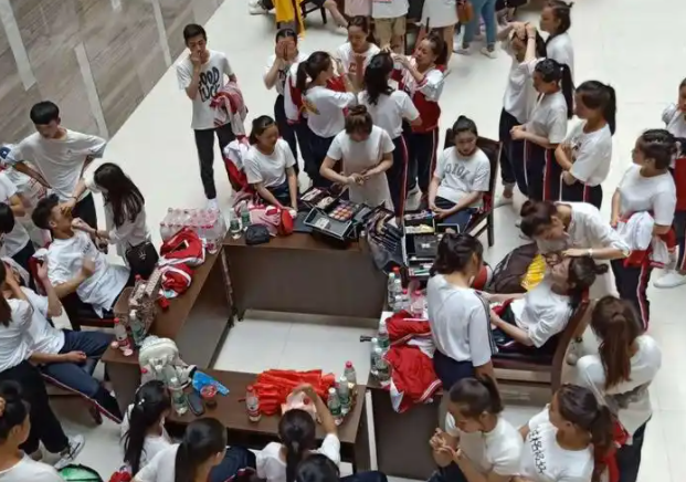 为学生开辟宽广开展空间职业教育是终身教育系统的重要环节 为学生开辟宽广开展空间职业教育是终身教育系统的重要环节